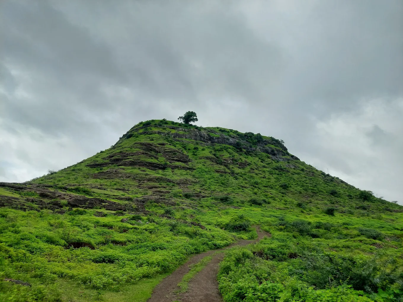 दुर्गमोहिम - किल्ले माणिकगुंज, राजदेहेर, कण्हेरा, पितळखोरे ,पेडका